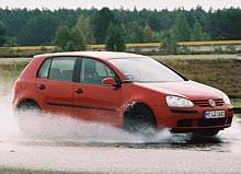 Aquaplaning - wenn das Auto schwimmen geht. Foto: Auto-Reporter/ADAC 